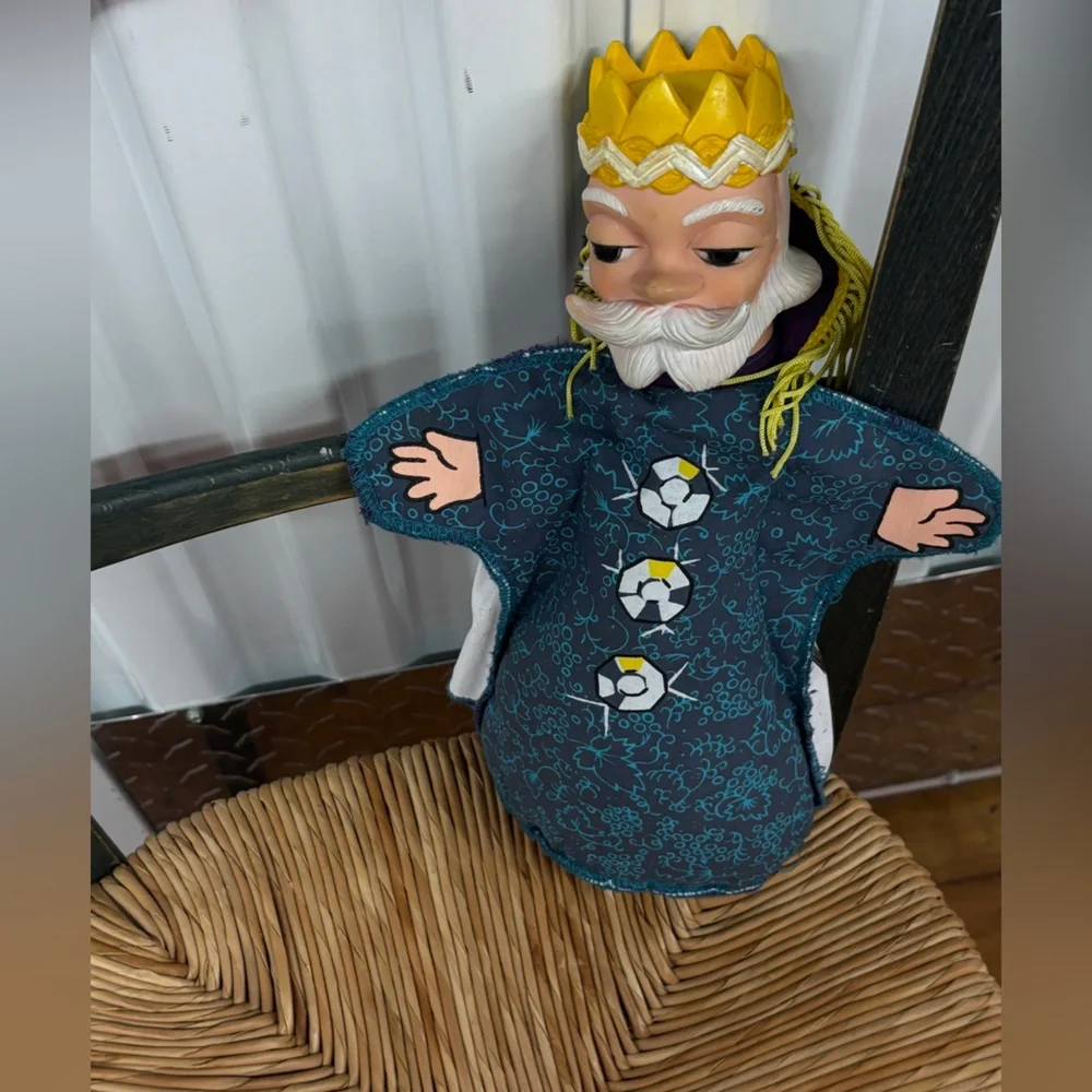 Vintage Ideal 1977 King Friday Puppet Mr Rogers Neighborhood Collectible
